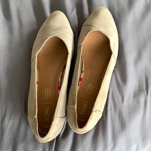 Tom’s suede flats
